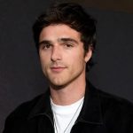 Billie Eilish shades Taylor Swift, calls three-hour concerts 'psychotic'