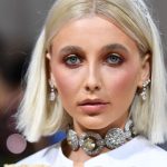 World’s most expensive feather sold in New Zealand auction for $28,417