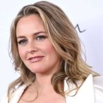 K-pop singer shocks fans with Zayn Malik as 'backing vocalist'