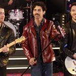 Sarah Paulson gushes about Julia Roberts' acting