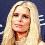 Lena Dunham calls Travis Kelce 'treasure' after joining Taylor Swift at Chiefs game